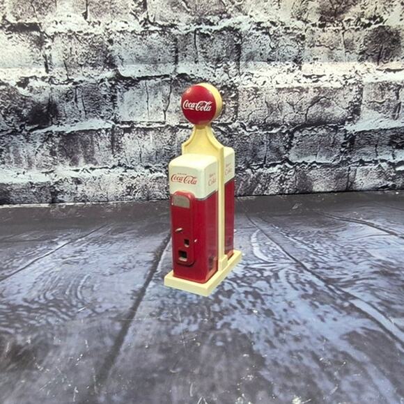 Vintage 1993 Coca Cola Salt and Pepper Shaker Set Coke Vending Machine w Carrier - Picture 6 of 6